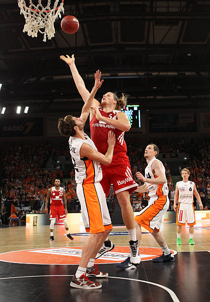 式的对抗姿 式的对抗姿